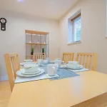 Homely 2 Bedroom Flat Near Tower Bridge