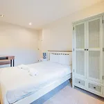 Homely 2 Bedroom Flat Near Tower Bridge