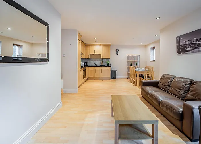 Homely 2 Bedroom Flat Near Tower Bridge