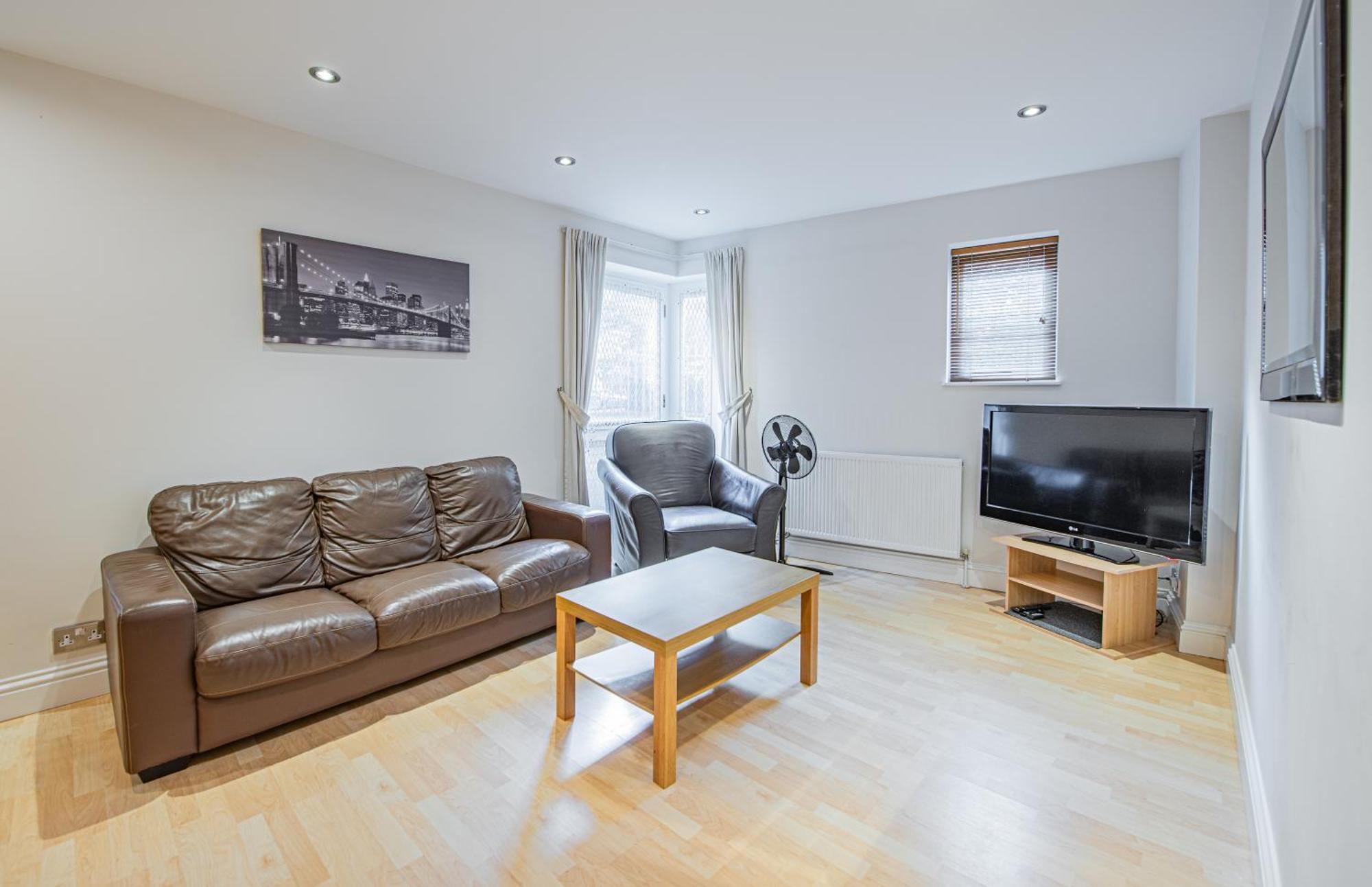 Homely 2 Bedroom Flat Near Tower Bridge Apartment